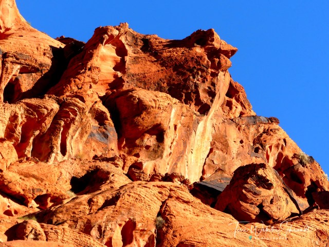 Red Cliffs along the road
