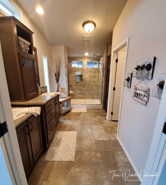Master Bath in Manufactured Home