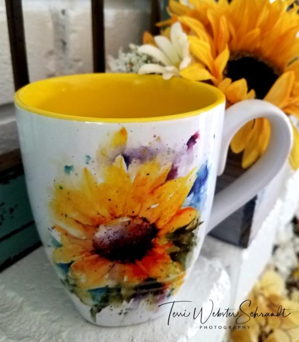 gold and citrine colors on mug