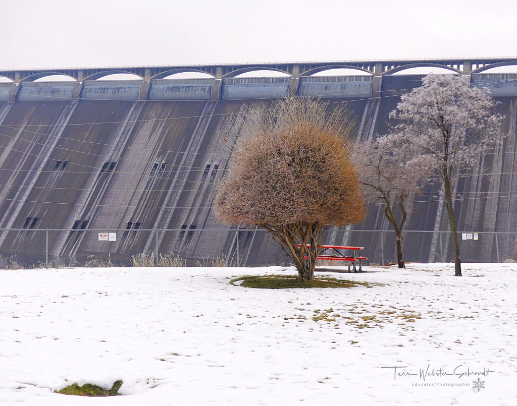 Icy Grand Coulee Dam, Washington