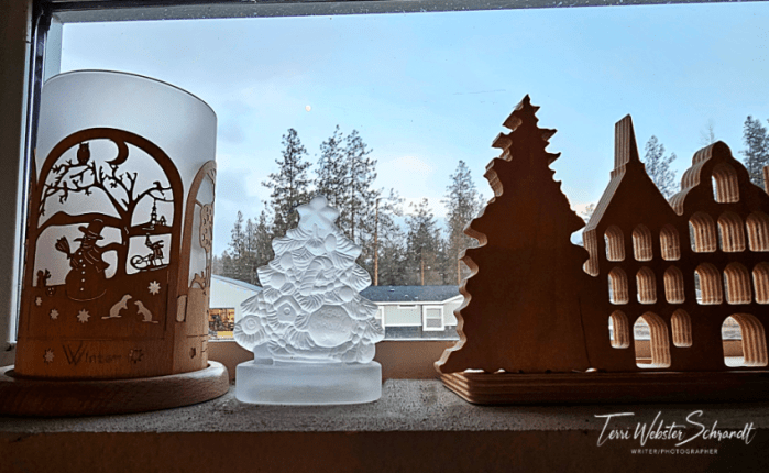 Transom window decor