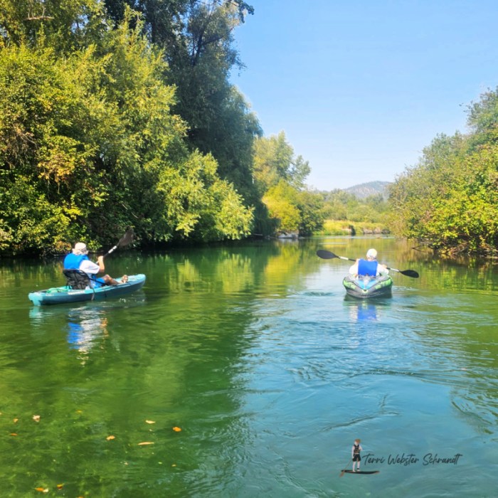 2 women in kayaks